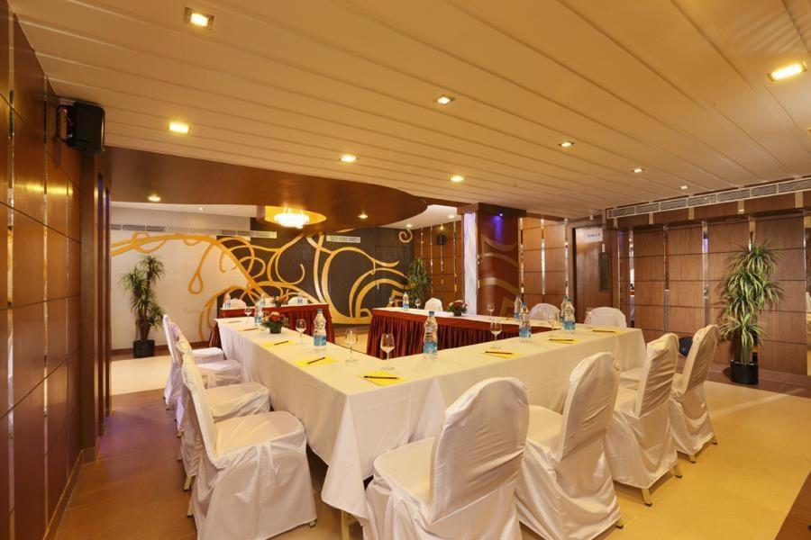 The Nines Business Hotel Bengaluru Szoba fotó