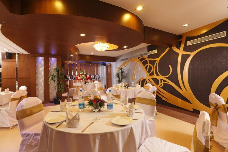 The Nines Business Hotel Bengaluru Szoba fotó